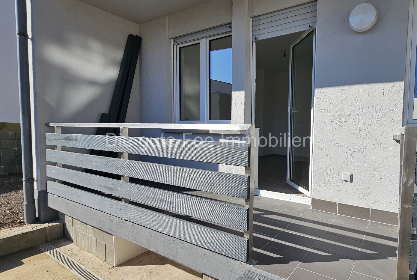 Schöne, helle, neu renovierte 3 ZKB - Wohnung mit Balkon