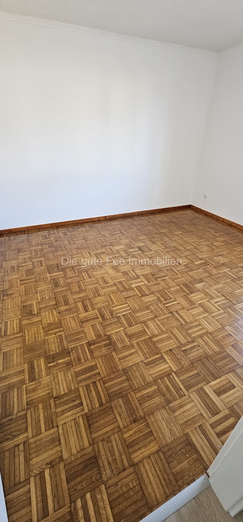 Schöne, helle, neu renovierte 3 ZKB - Wohnung mit Balkon