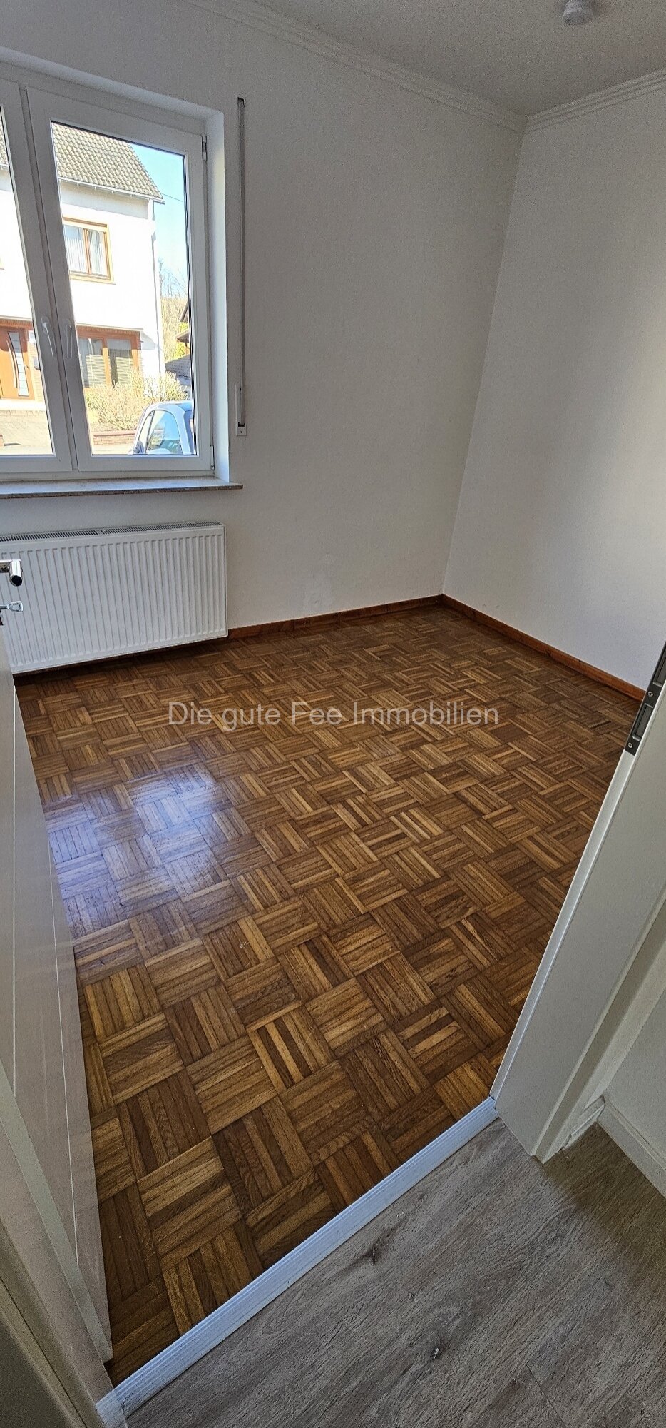 Schöne, helle, neu renovierte 3 ZKB - Wohnung mit Balkon