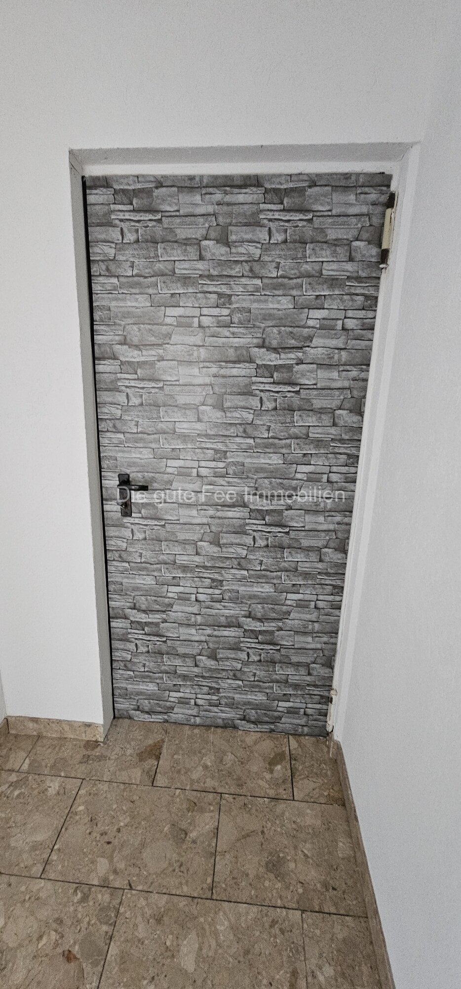 Schöne, helle, neu renovierte 3 ZKB - Wohnung mit Balkon