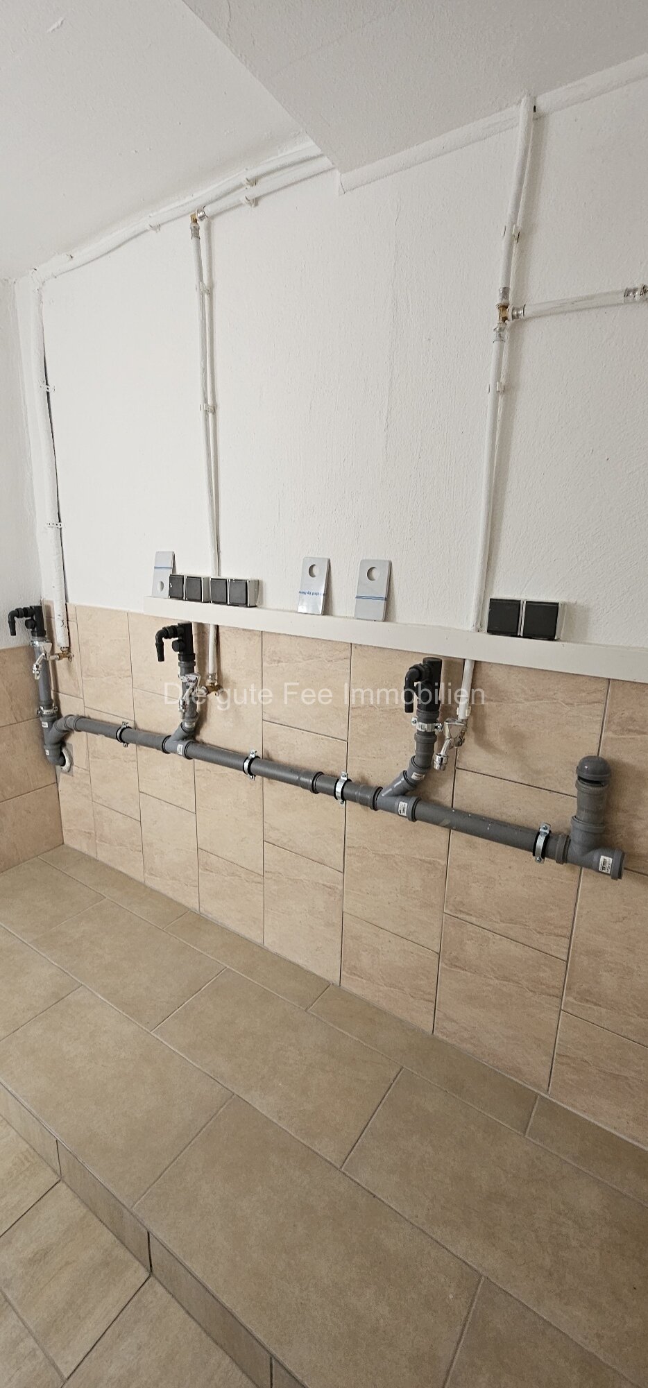 Schöne, helle, neu renovierte 3 ZKB - Wohnung mit Balkon