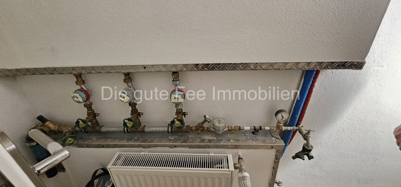 Schöne, helle, neu renovierte 3 ZKB - Wohnung mit Balkon