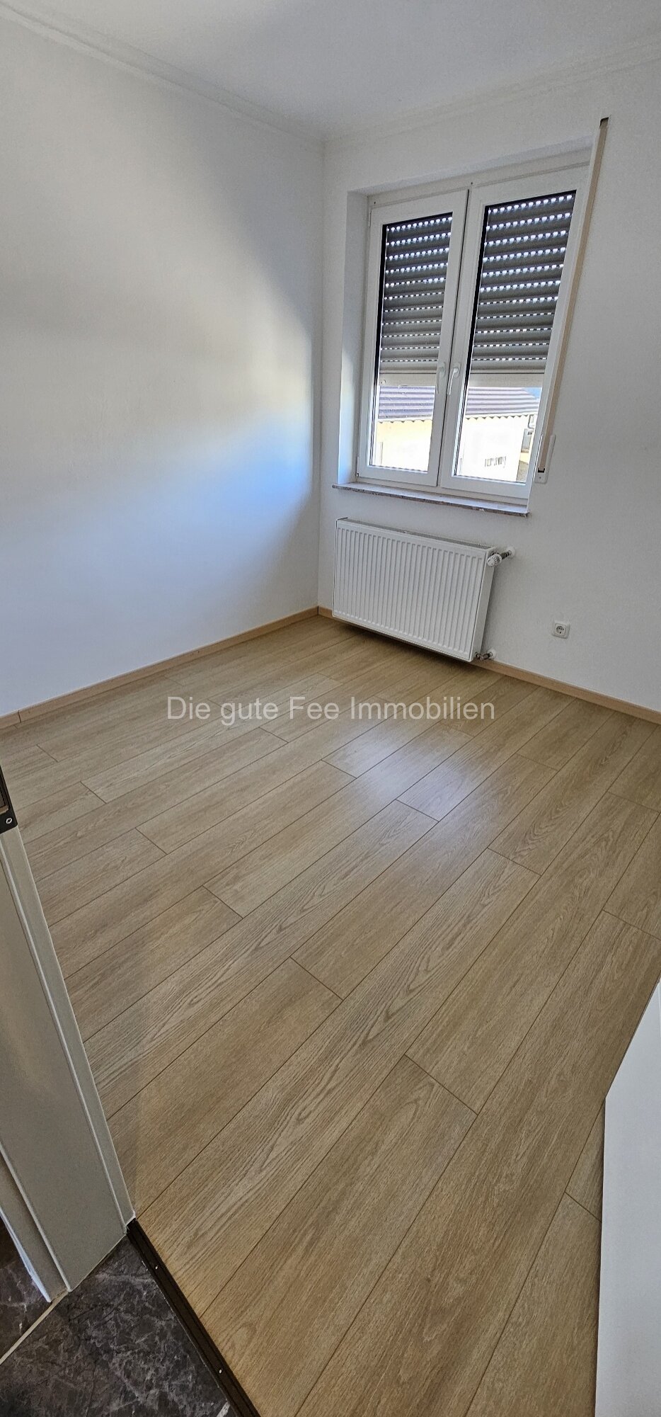 Schöne, helle, neu renovierte Wohnung mit Balkon