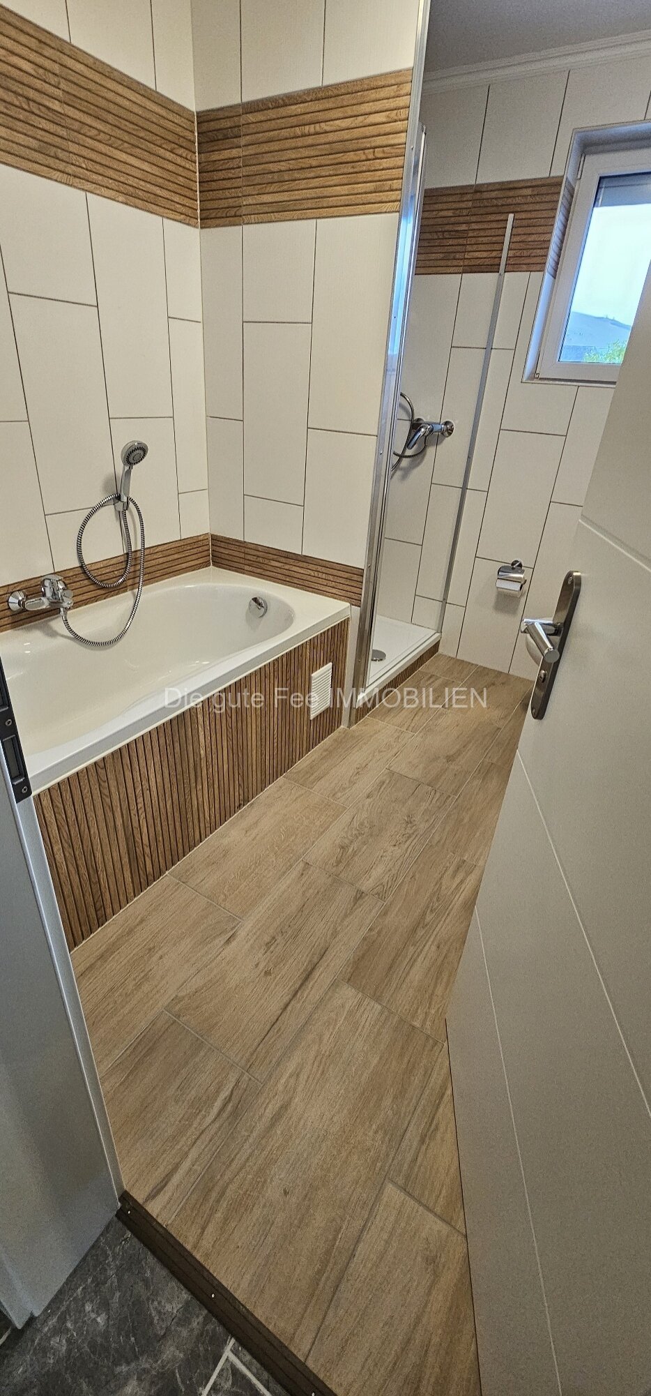 Schöne, helle, neu renovierte Wohnung mit Balkon