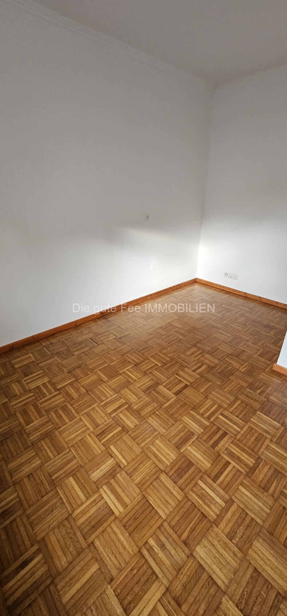 Schöne, helle, neu renovierte 3 ZKB - Wohnung mit Balkon