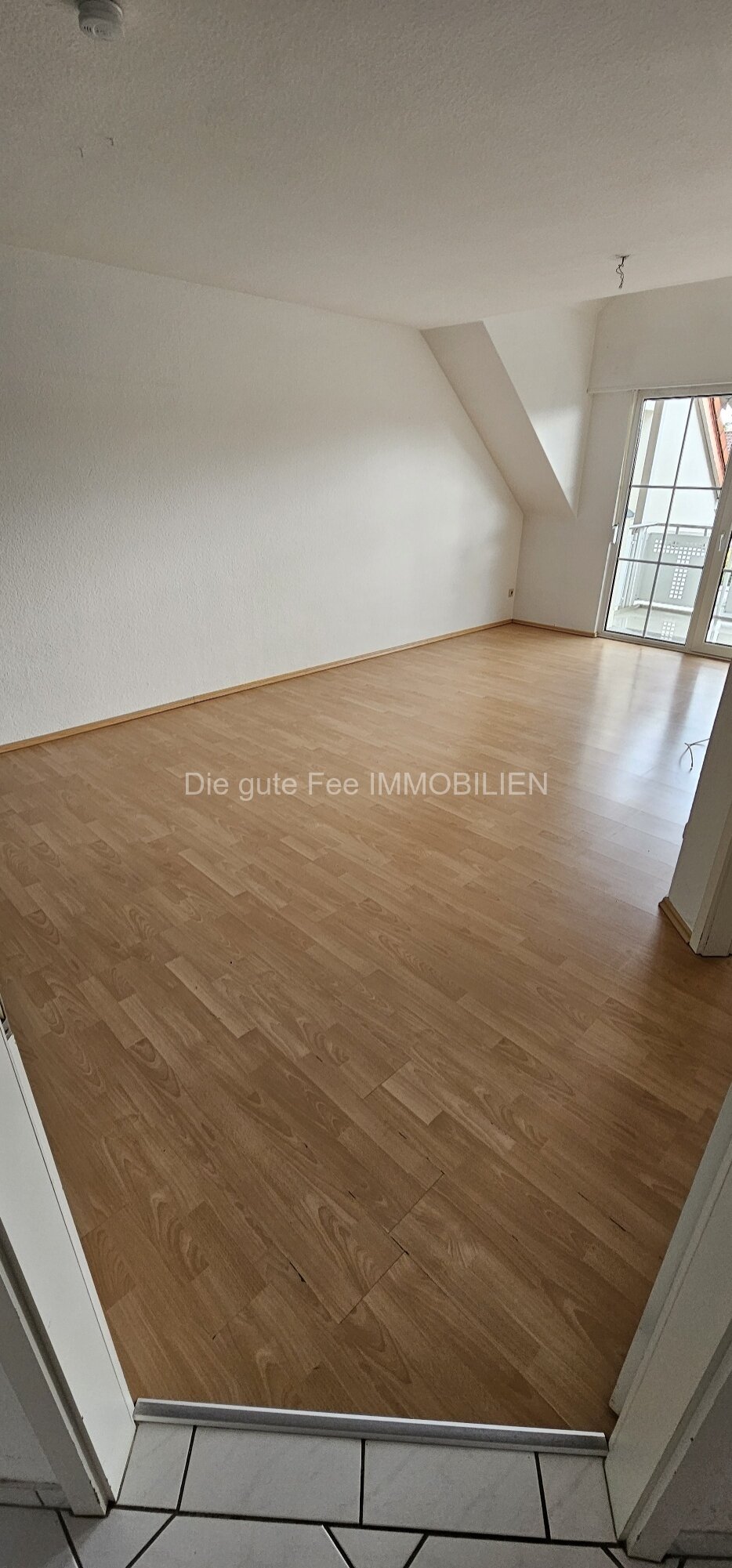 Toplage, Schöne Maisonette - Wohnung mit Balkon in Losheim am See
