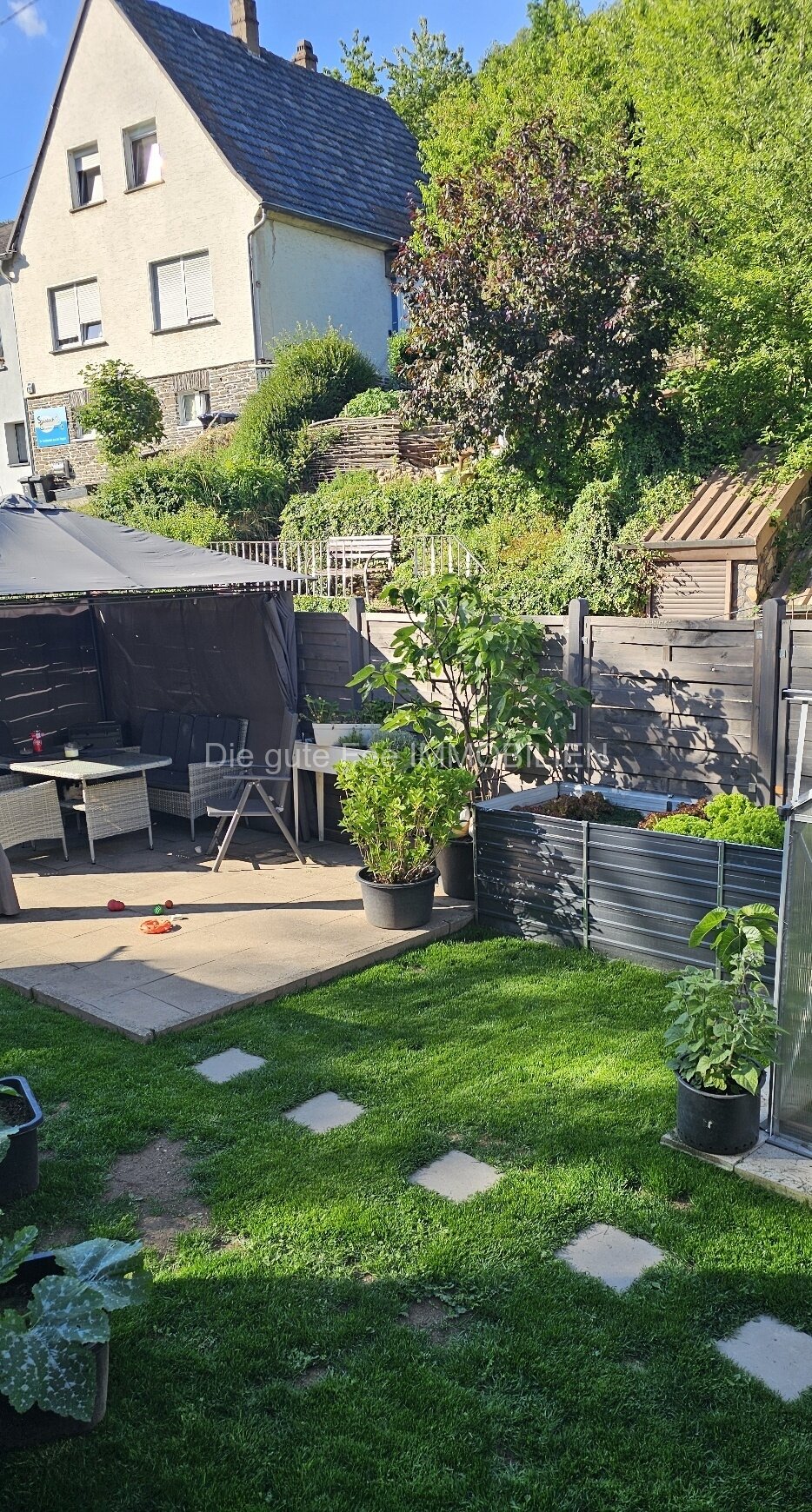 Schönes Zweifamilienhaus für Kapitalanleger oder Mehrgenerationshaus