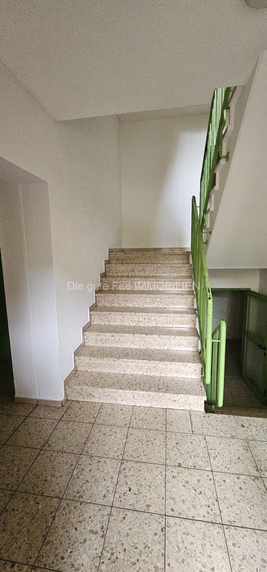 Renoviertes schönes 2 - Zimmer Appartement mit Balkon, in Uni Nähe, für Investoren