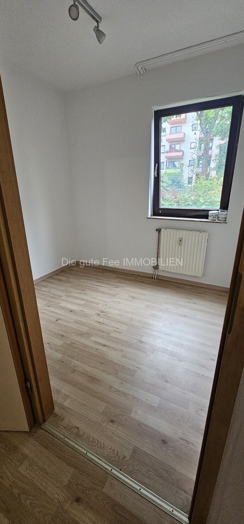Renoviertes schönes 2 - Zimmer Appartement mit Balkon, in Uni Nähe, für Investoren