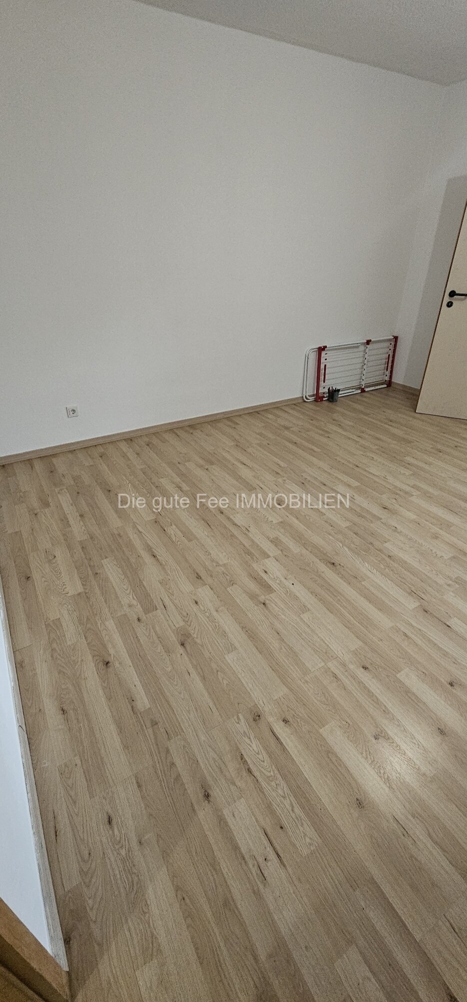 Renoviertes schönes 2 - Zimmer Appartement mit Balkon, in Uni Nähe, für Investoren