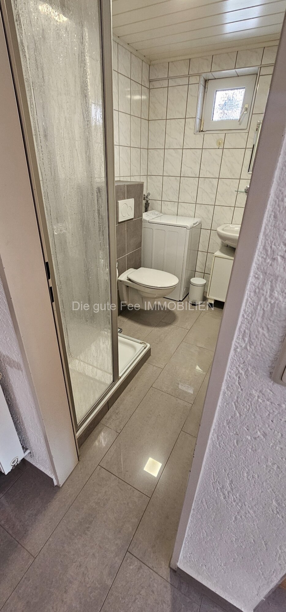 Idyllische schöne möblierte Wohnung mit Terrasse für Pendler