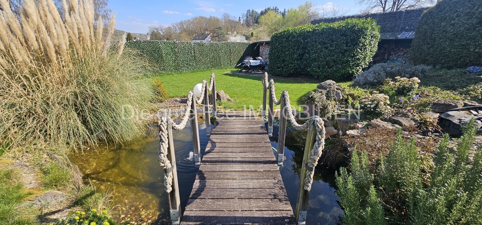 Idyllische schöne möblierte Wohnung mit Terrasse für Pendler