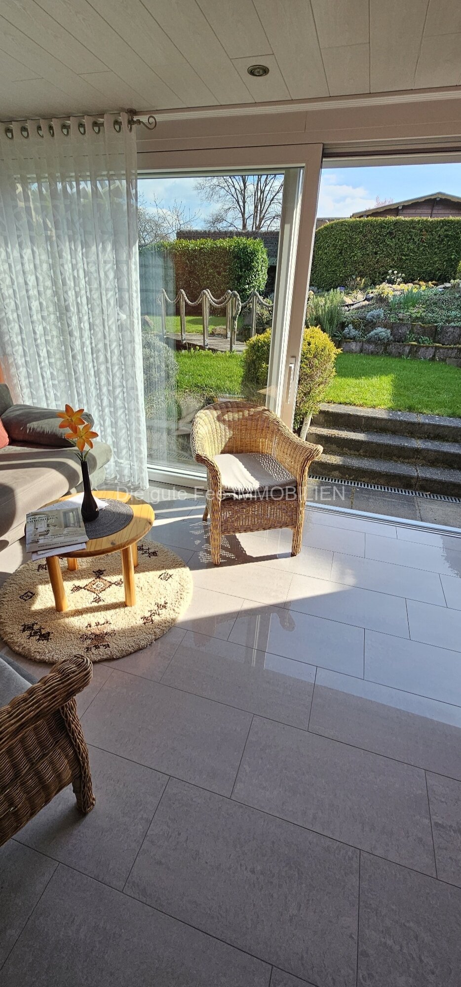 Idyllische schöne möblierte Wohnung mit Terrasse für Pendler