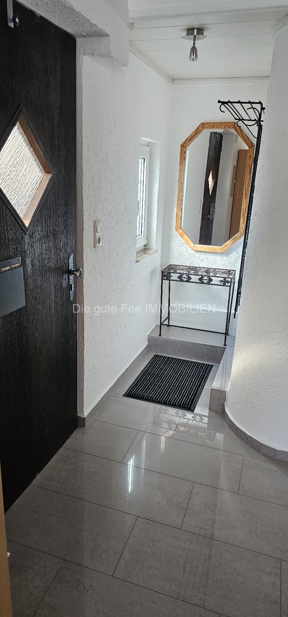 Idyllische schöne möblierte Wohnung mit Terrasse für Pendler