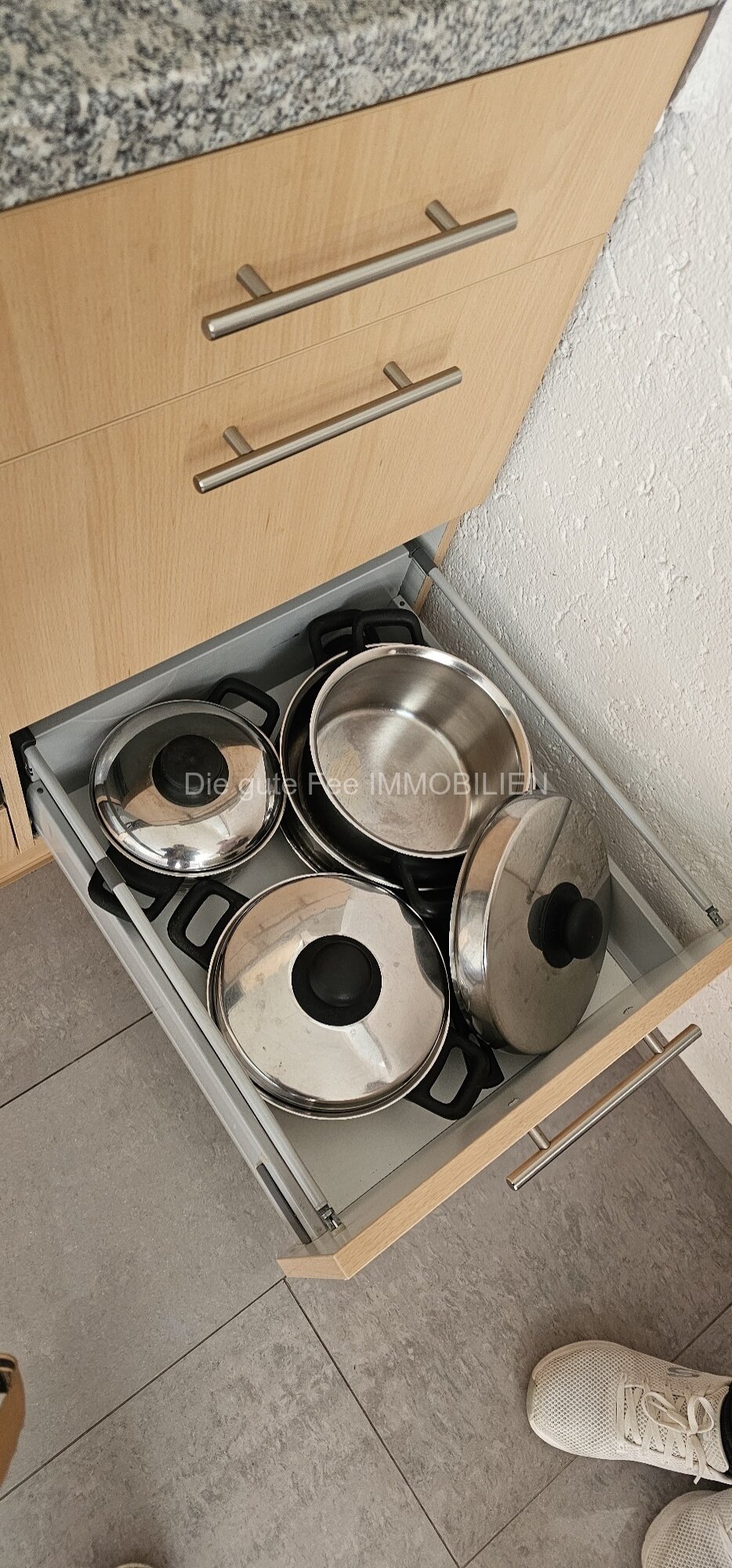 Idyllische schöne möblierte Wohnung mit Terrasse für Pendler