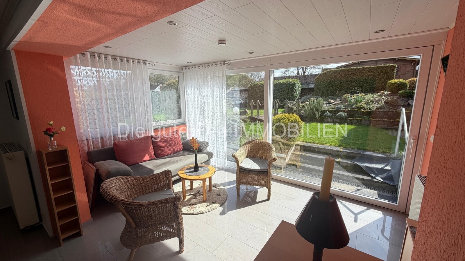 Idyllische schöne möblierte Wohnung mit Terrasse für Pendler