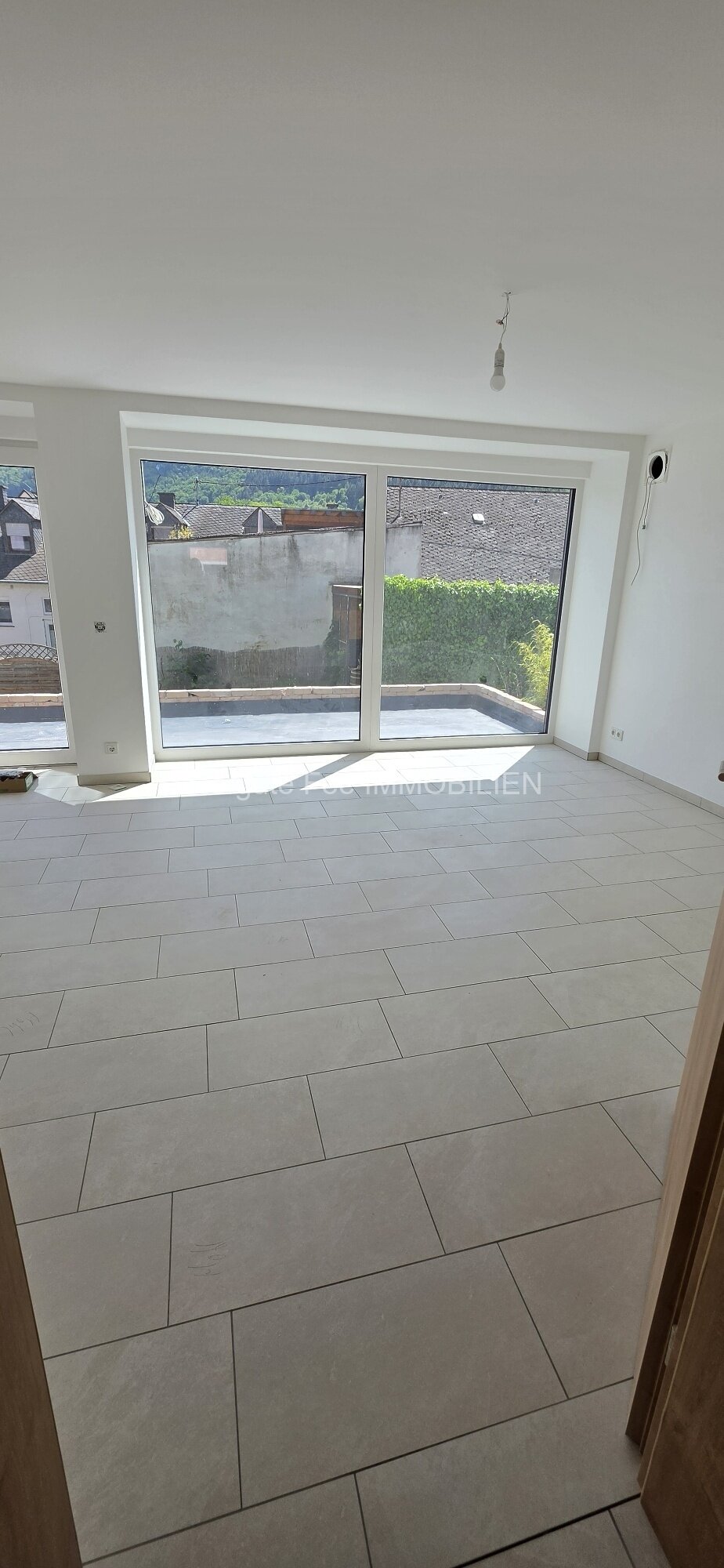  Schöne große 3 -Zimmer Wohnung mit Balkon in Mehring 