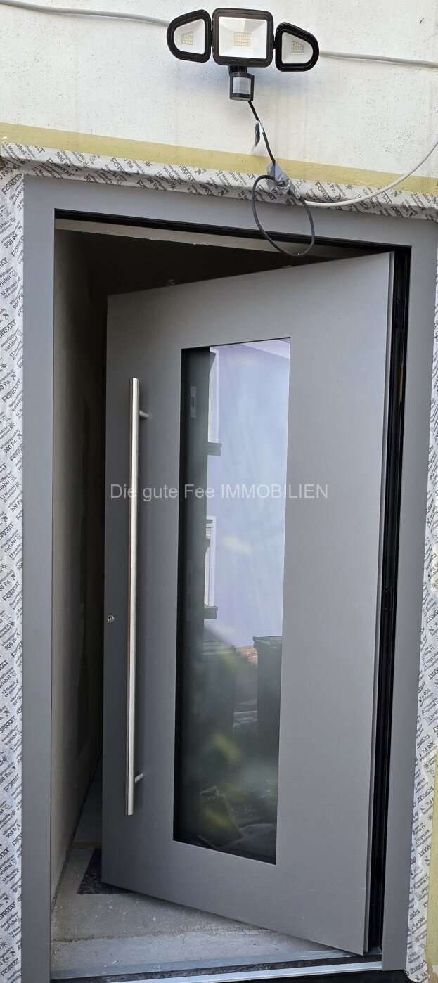  Schöne große 3 -Zimmer Wohnung mit Balkon in Mehring