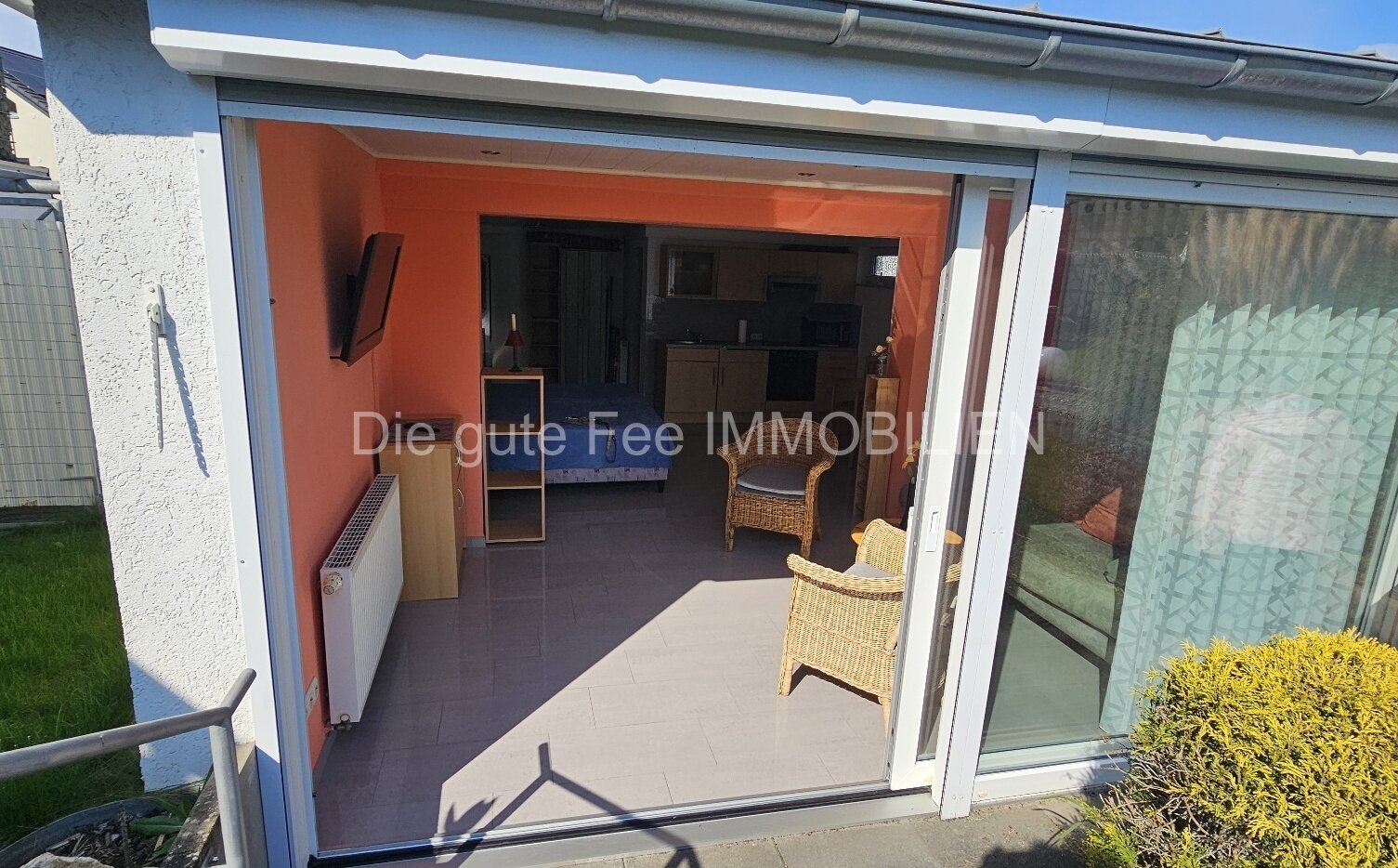 Idyllische schöne möblierte Wohnung mit Terrasse für Pendler