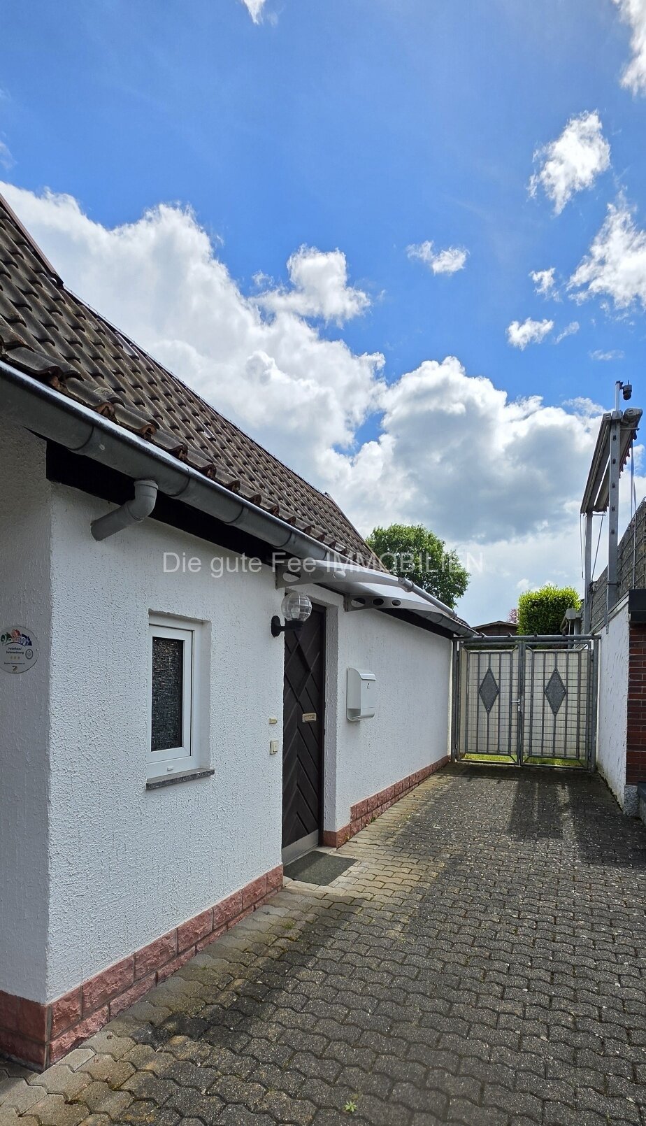 Idyllische schöne möblierte Wohnung mit Terrasse für Pendler