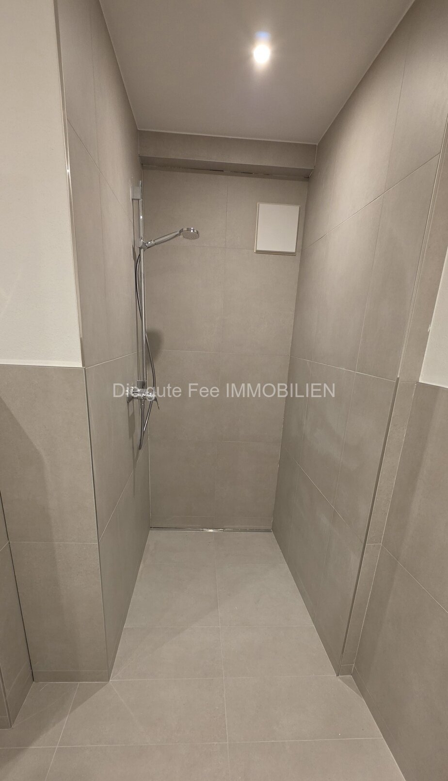  Schöne, moderne 3 Zimmer Wohnung mit Terrasse, Erstbezug