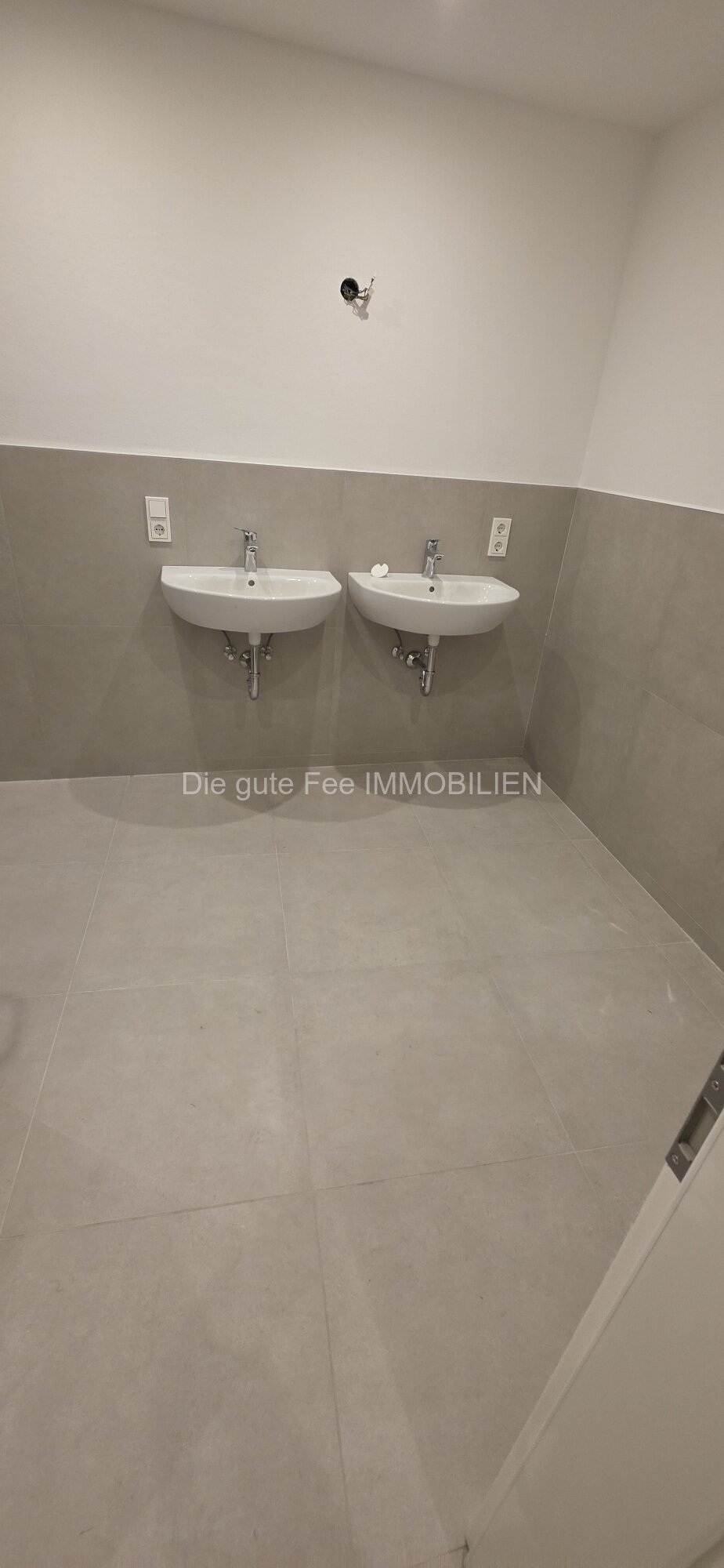  Schöne, moderne 3 Zimmer Wohnung mit Terrasse, Erstbezug
