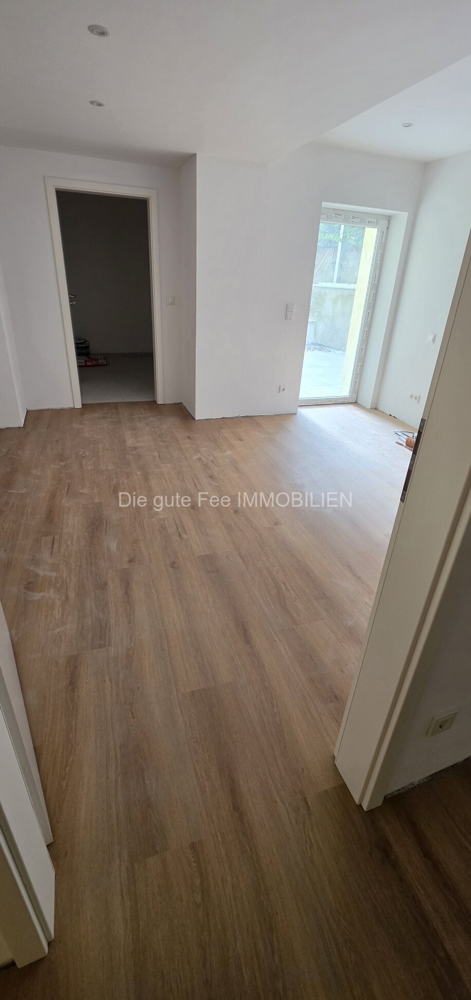  Schöne, moderne 3 Zimmer Wohnung mit Terrasse, Erstbezug