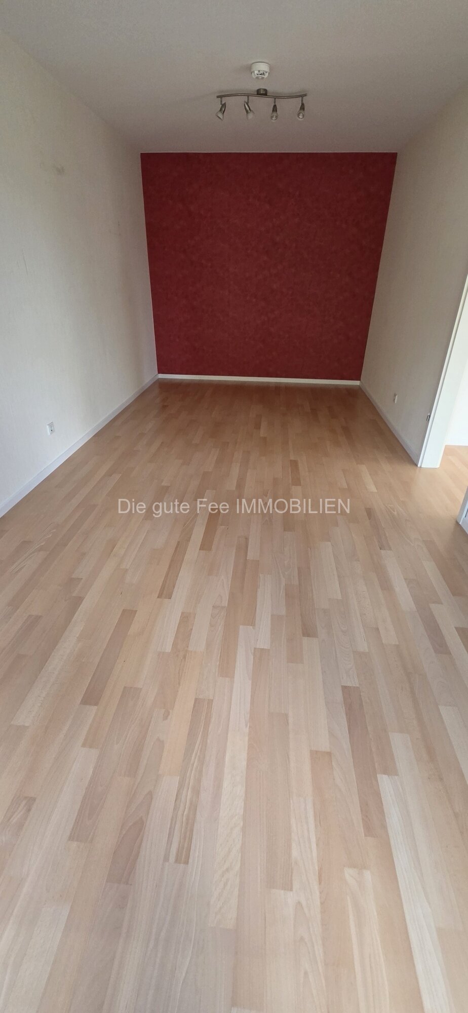 *** Reserviert *** Schöne, helle 2 - ZKB - Wohnung mit Balkon in Heiligkreuz