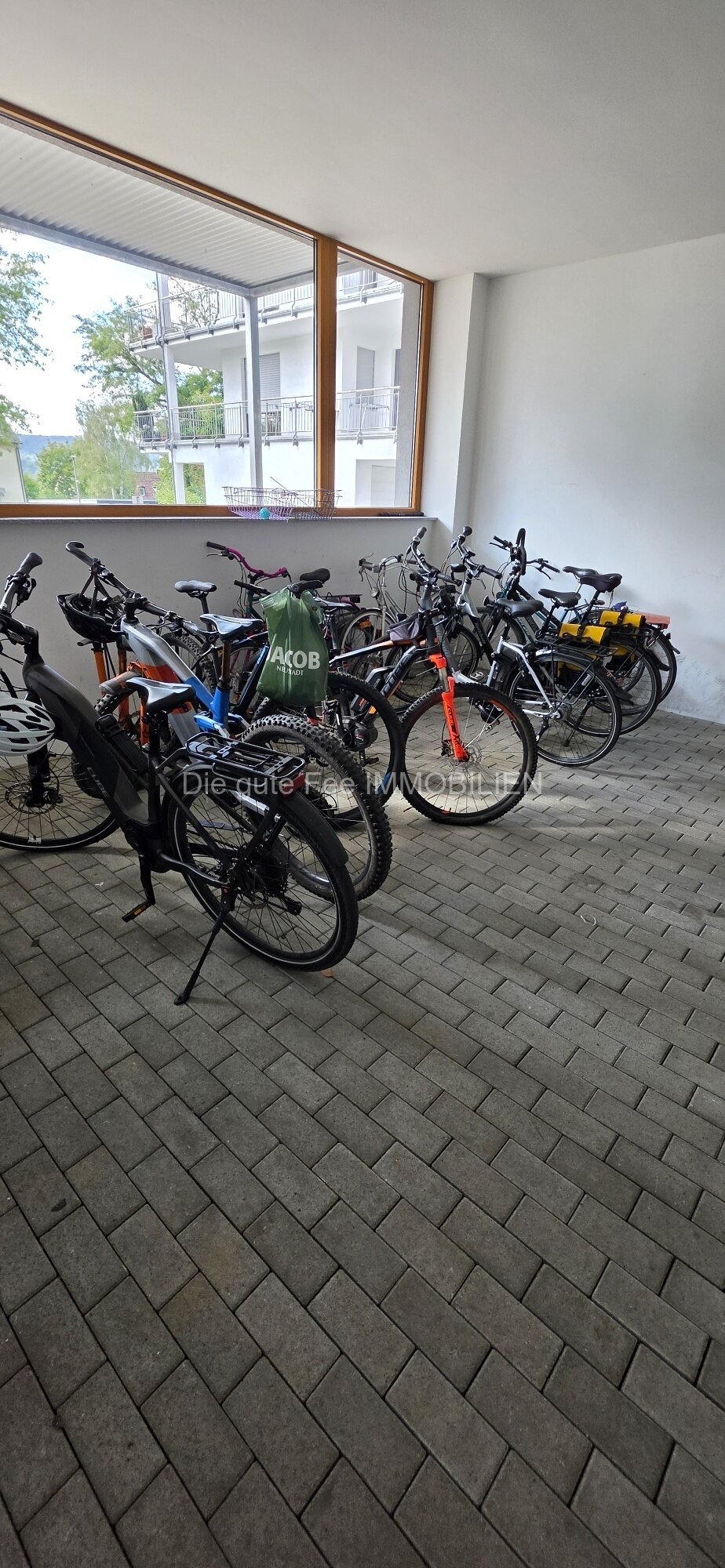 *** Reserviert *** Schöne, helle 2 - ZKB - Wohnung mit Balkon in Heiligkreuz