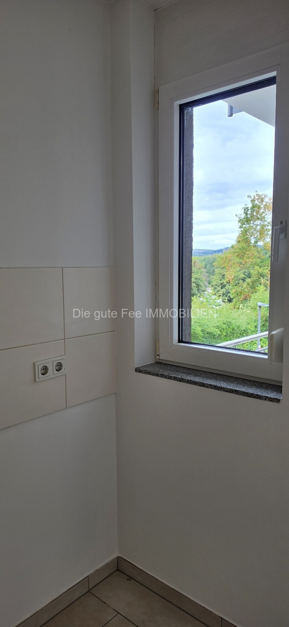 *** Reserviert *** Schöne, helle 2 - ZKB - Wohnung mit Balkon in Heiligkreuz