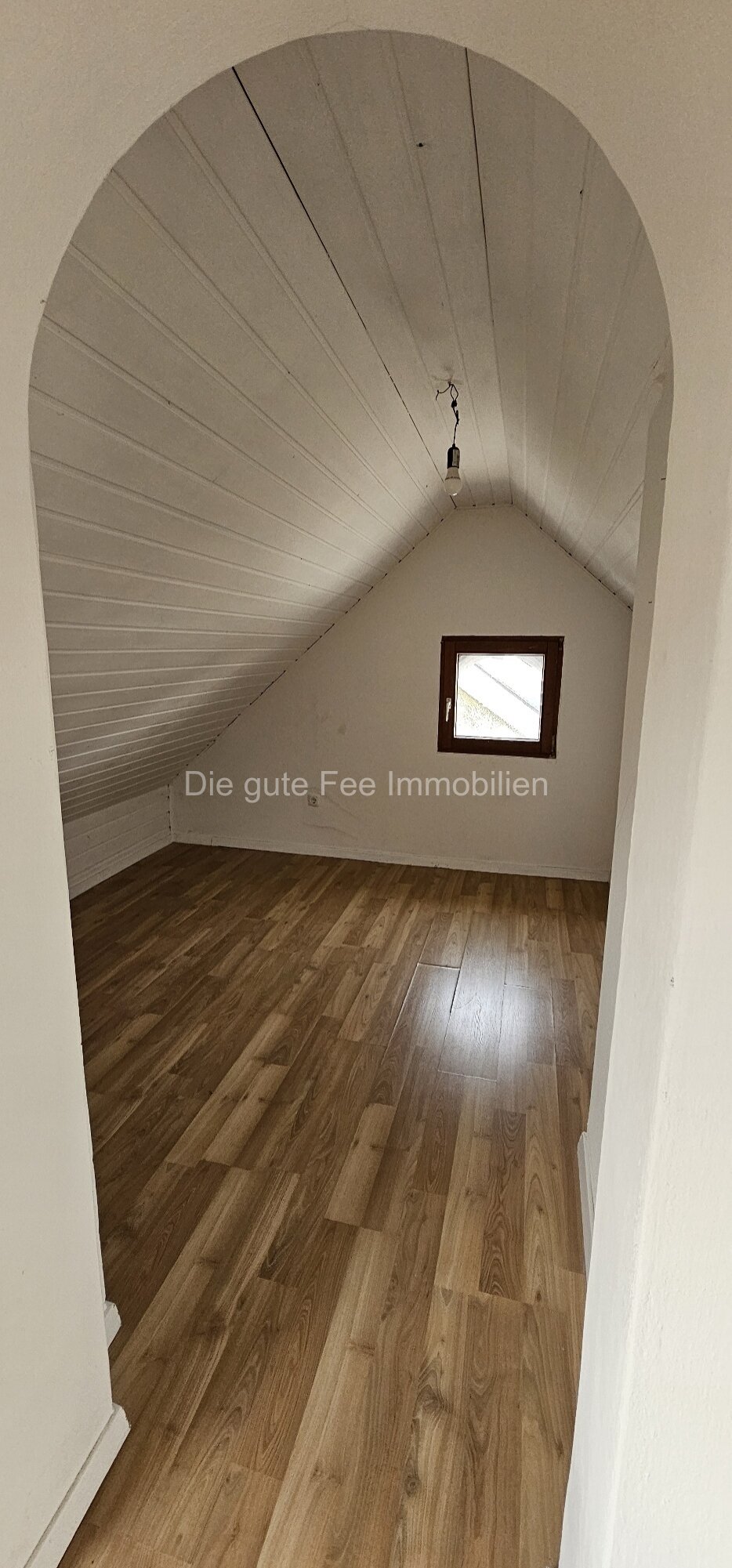 ausgebautes Dachgeschoss, als Schlafzimmer oder Büro nutzbar
