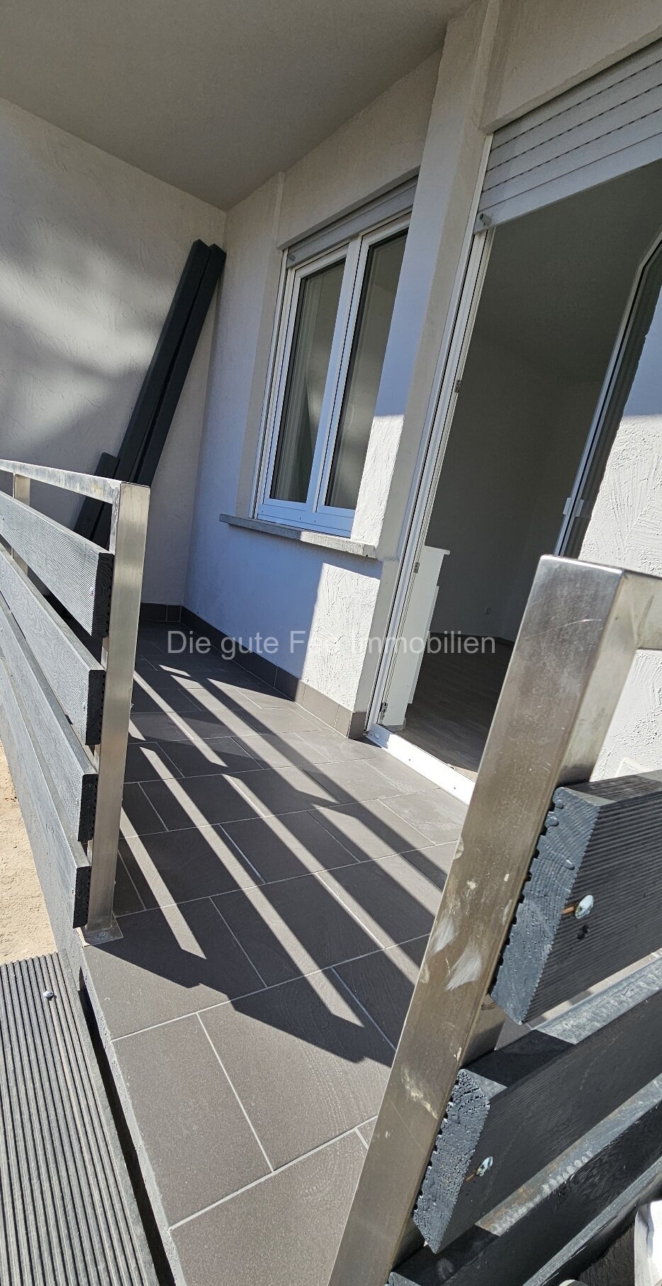 Balkon mit Zugang in den Garten