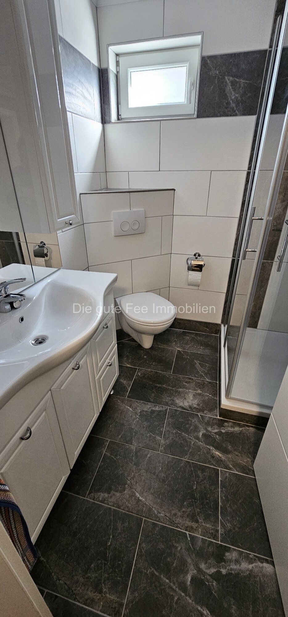 Tolles Bad mit Dusche