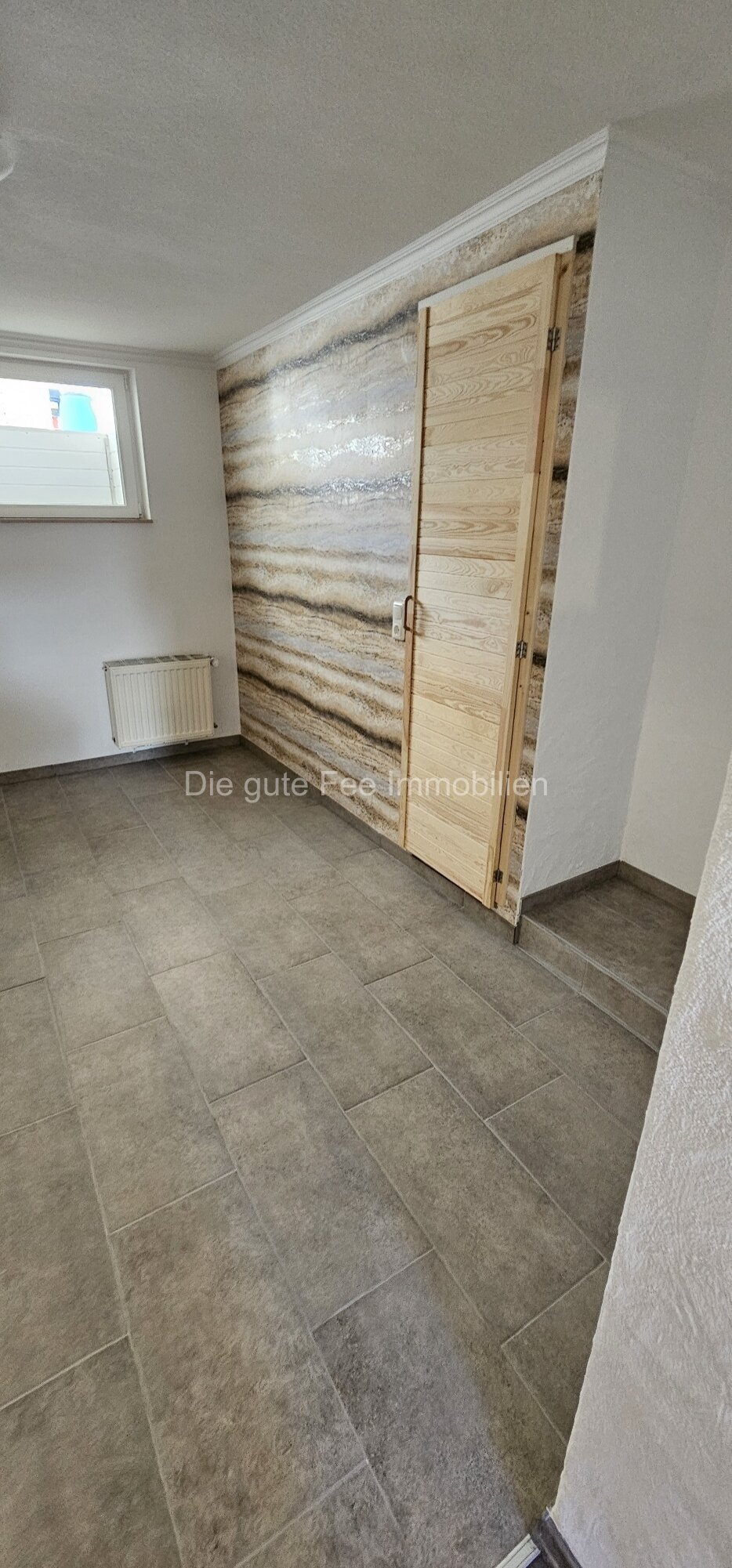 Esszimmerbereich mit Vorratsraum