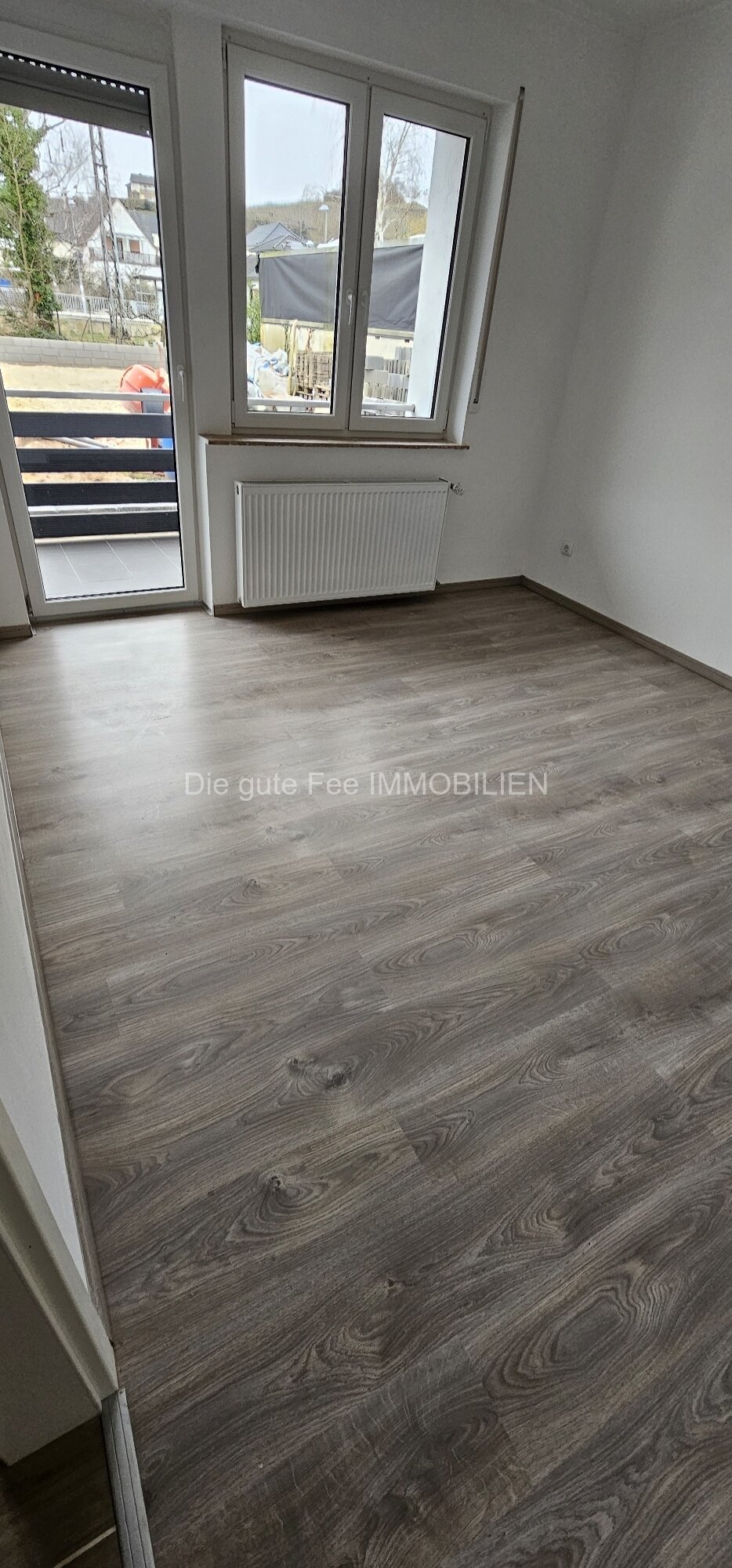 Wohnzimmer mit Balkon