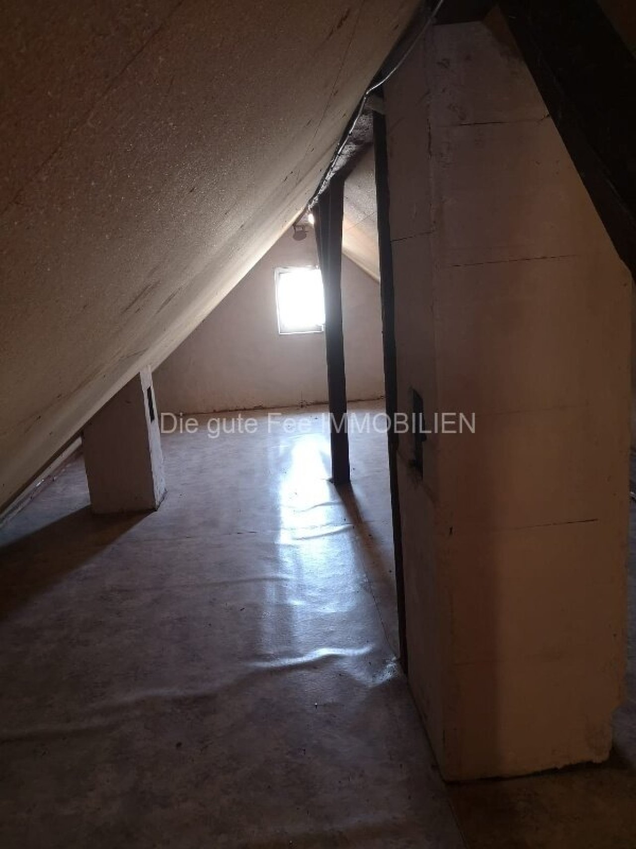 Speicher mit Fenster Speicher mit Fenster