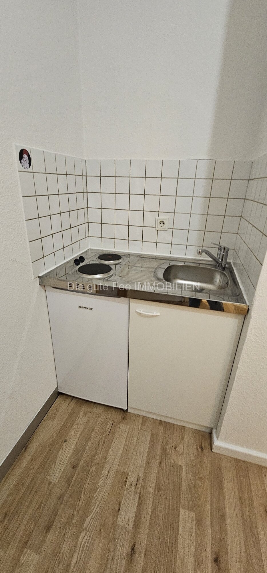 Neue Panty Küche mit Kühlschrank und Herdplatten Neue Panty Küche mit Kühlschrank und Herdplatten