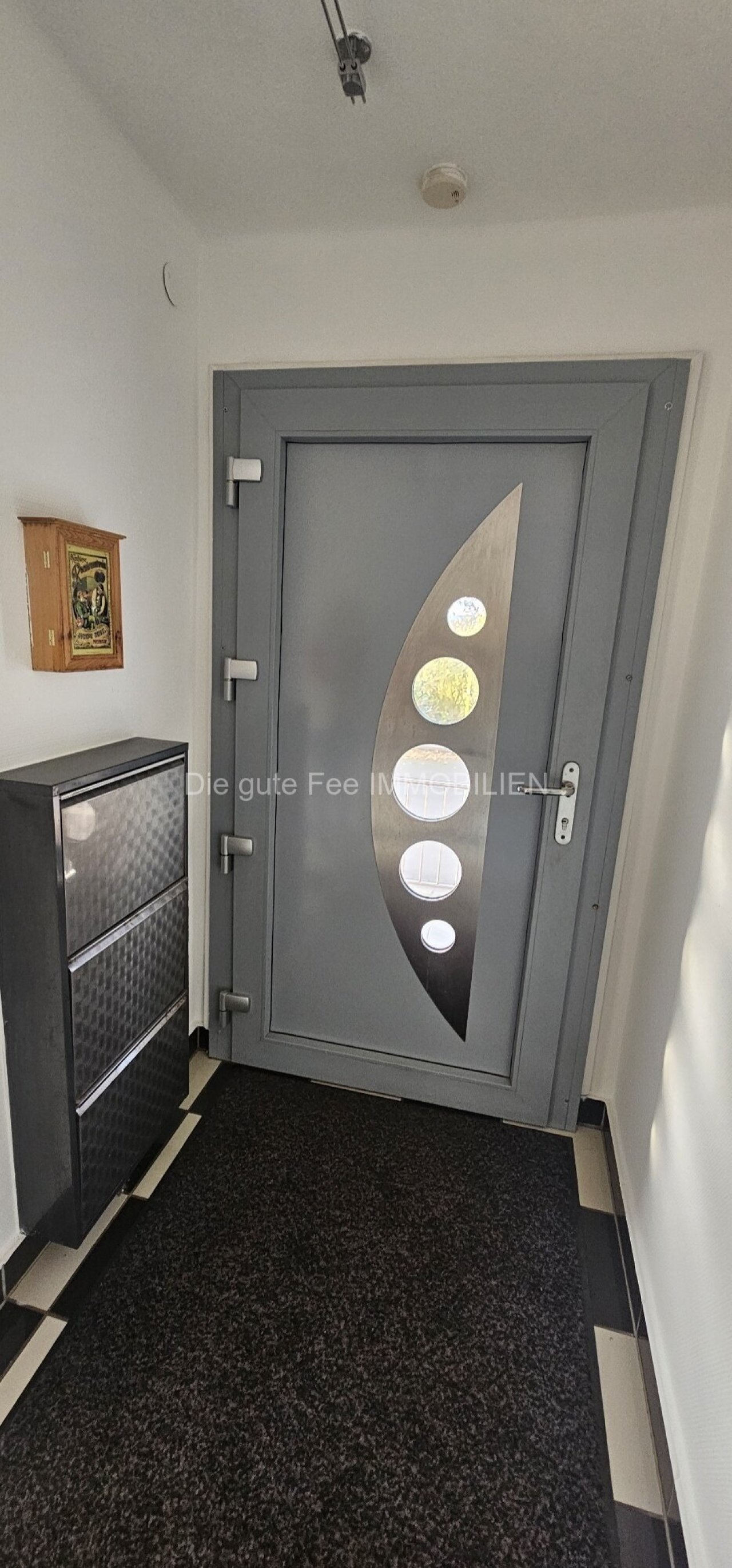 Neuwertige Eingangstüre