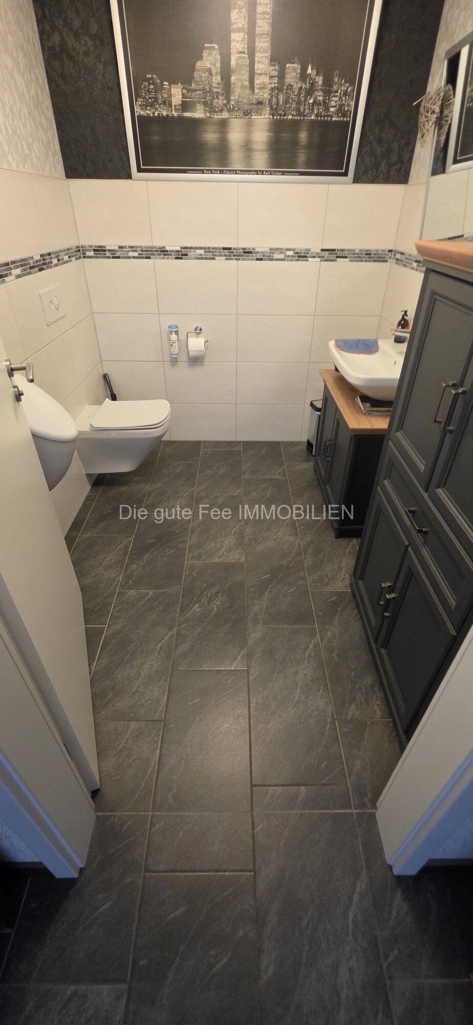 Chices, großes Gäste WC im EG Chices, großes Gäste WC im EG