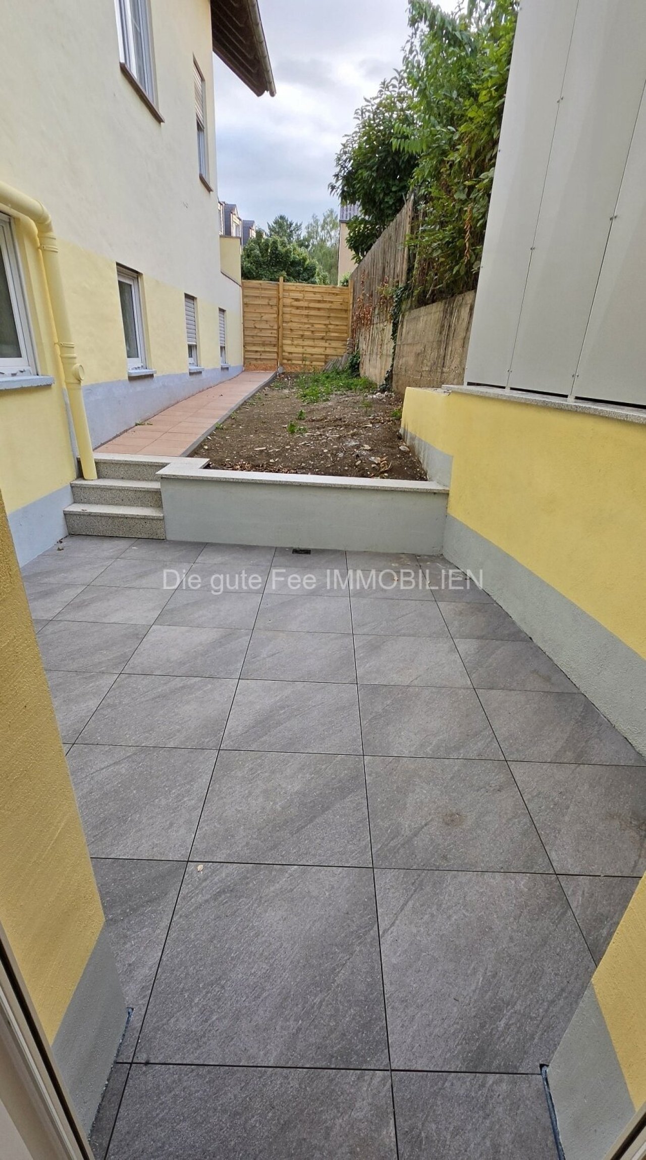 Neue Terrasse und Garten Neue Terrasse und Garten