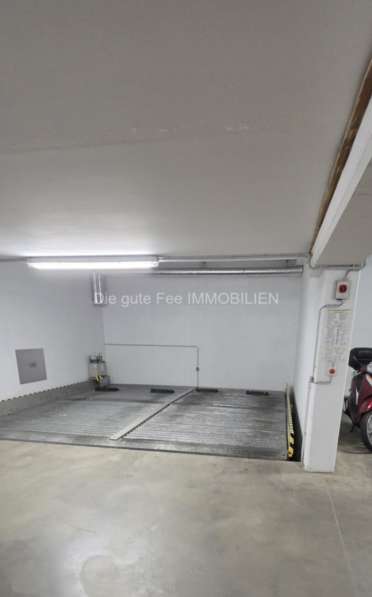 Tiefgarage ´, nur ein Beispiel v.d. Stellplätzen Tiefgarage ´, nur ein Beispiel v.d. Stellplätzen